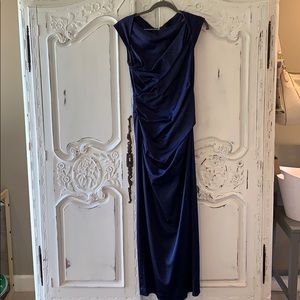 Evening gown US size 8, EU size 38.